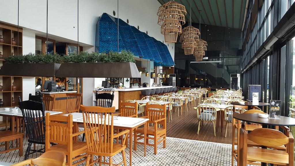 Artotel Gelora Senayan Jakarta Exterior photo